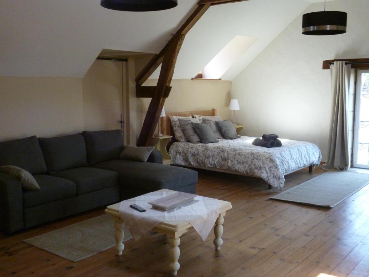 Bed and Breakfast Le Moulin De Cors Oulches Exterior foto