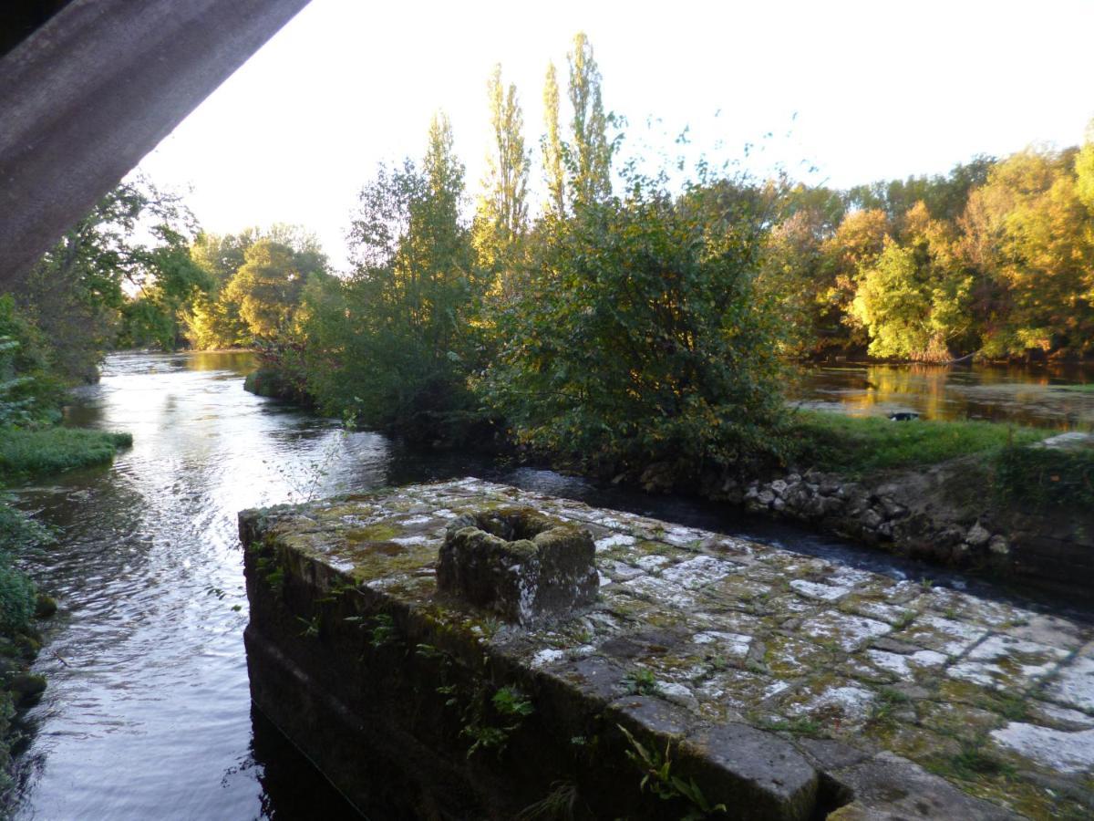 Bed and Breakfast Le Moulin De Cors Oulches Exterior foto