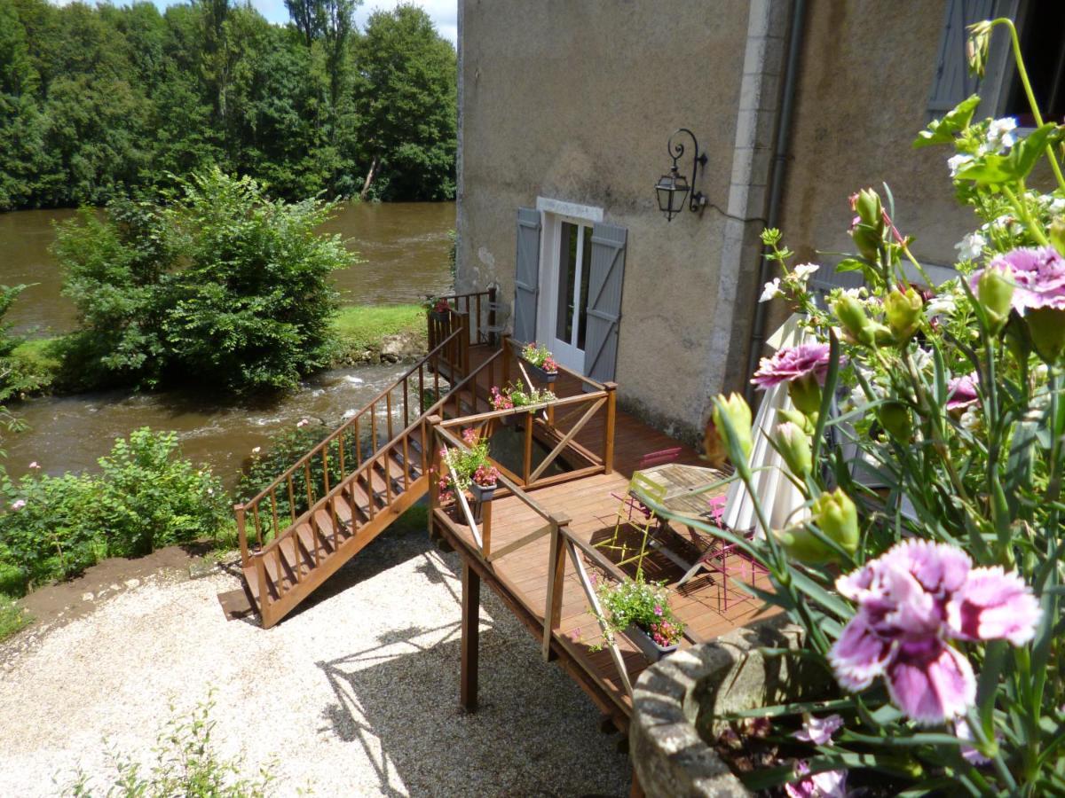 Bed and Breakfast Le Moulin De Cors Oulches Exterior foto